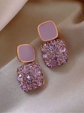 Elegant Lavender Crystal Drop Earrings - Gold Tone